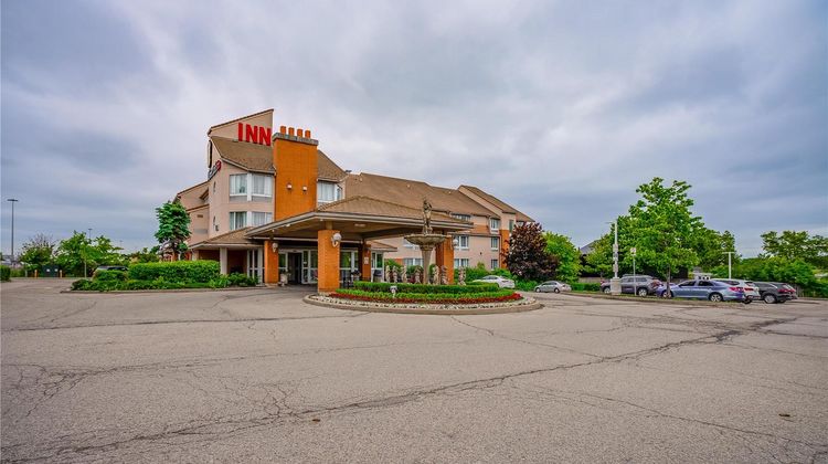 Monte Carlo Inn Oakville Suites Exterior