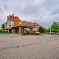 Monte Carlo Inn Oakville Suites