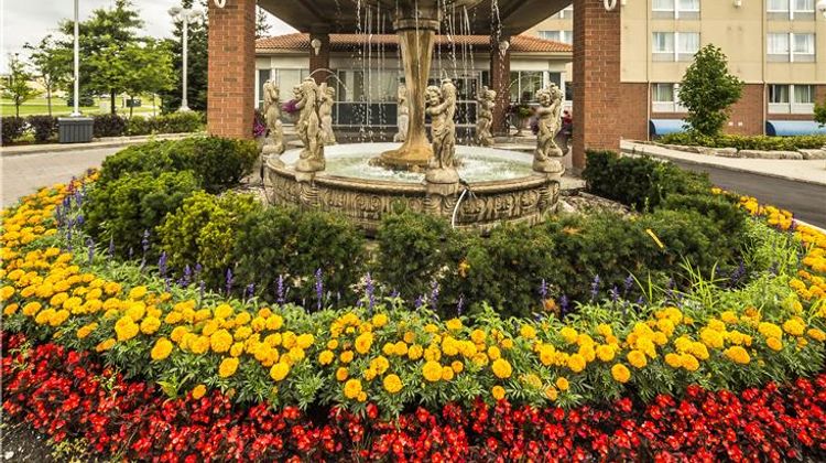 Monte Carlo Inn Vaughan Suites Exterior