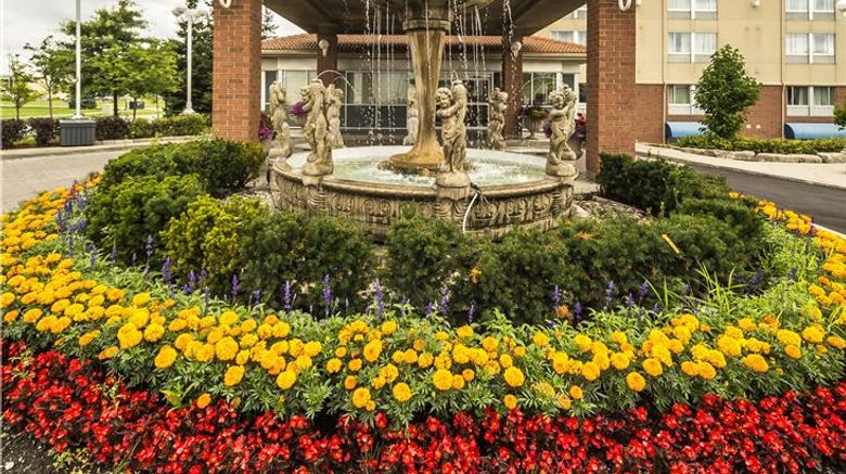 <b>Monte Carlo Inn Vaughan Suites Exterior</b>. Images powered by <a href="https://iceportal.shijigroup.com/" title="IcePortal" target="_blank">IcePortal</a>.