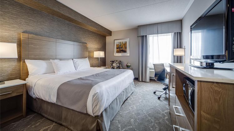 Monte Carlo Inn Vaughan Suites Room