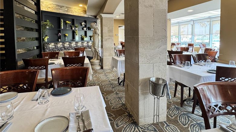 <b>Monte Carlo Inn Vaughan Suites Restaurant</b>. Images powered by <a href="https://iceportal.shijigroup.com/" title="IcePortal" target="_blank">IcePortal</a>.