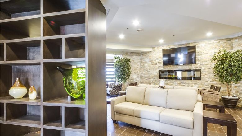 <b>Monte Carlo Inn Vaughan Suites Lobby</b>. Images powered by <a href="https://iceportal.shijigroup.com/" title="IcePortal" target="_blank">IcePortal</a>.