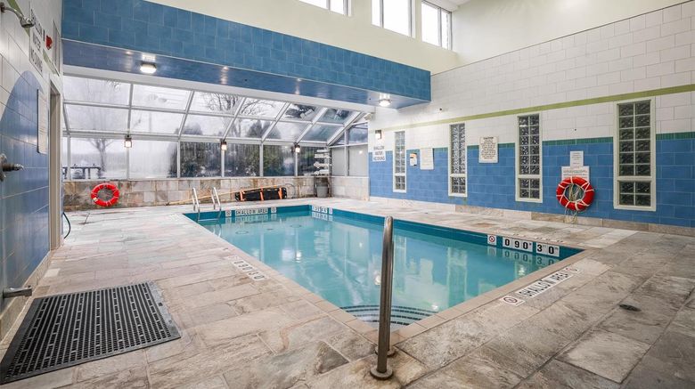<b>Monte Carlo Inn Barrie Suites Pool</b>. Images powered by <a href="https://iceportal.shijigroup.com/" title="IcePortal" target="_blank">IcePortal</a>.