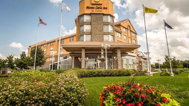 Monte Carlo Inn & Suites Exterior