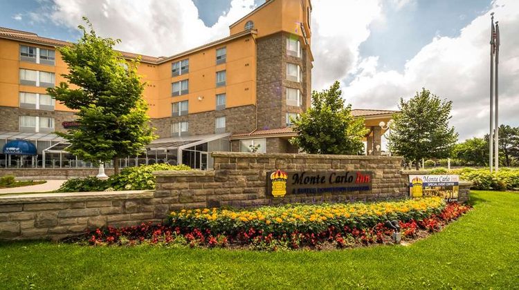 Monte Carlo Inn & Suites Exterior