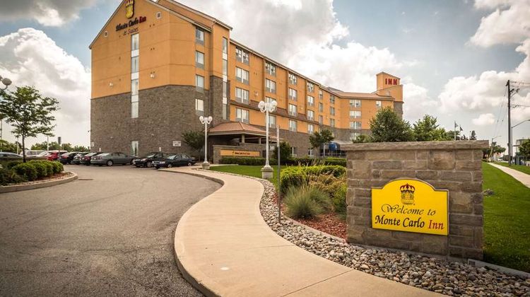 Monte Carlo Inn & Suites Exterior