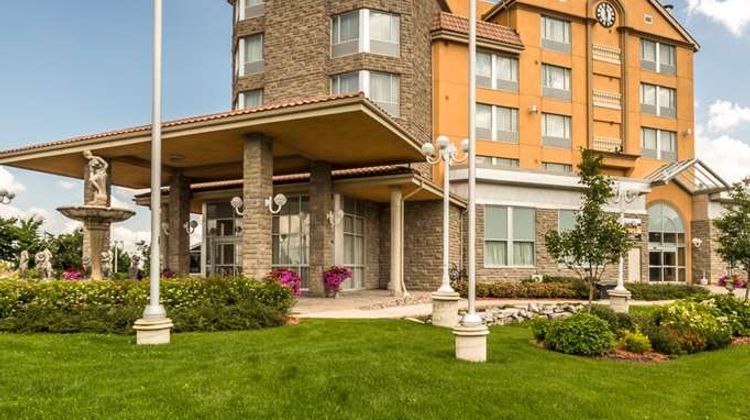 Monte Carlo Inn & Suites Exterior