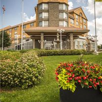 Monte Carlo Inn & Suites