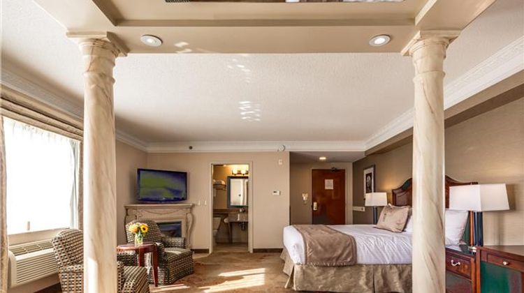 Monte Carlo Inn & Suites Suite