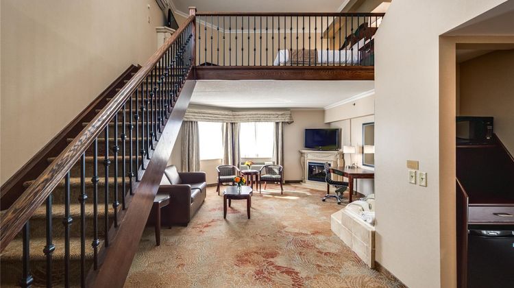 Monte Carlo Inn & Suites Lobby