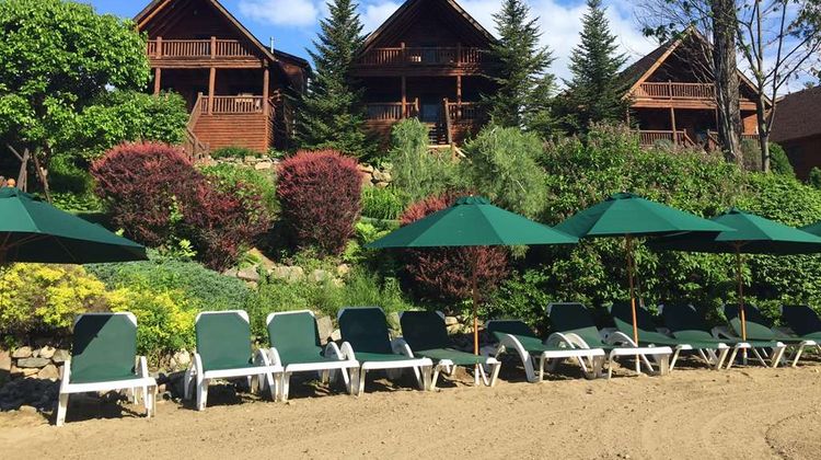 The Lodges at Cresthaven Beach