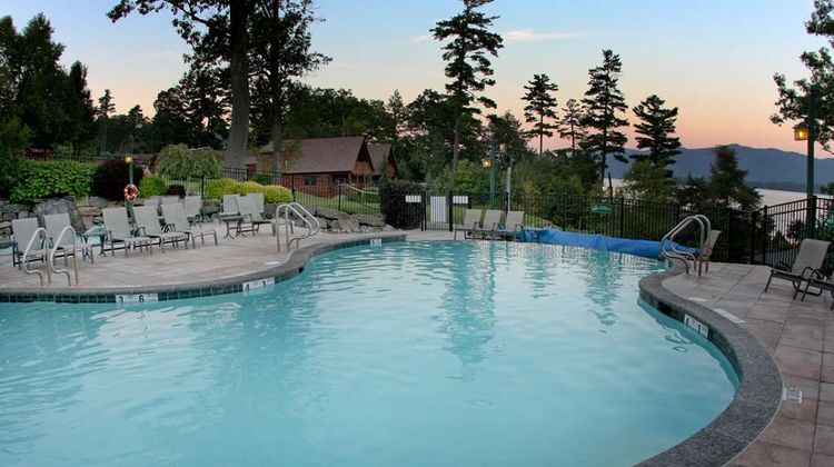 The Lodges at Cresthaven Pool
