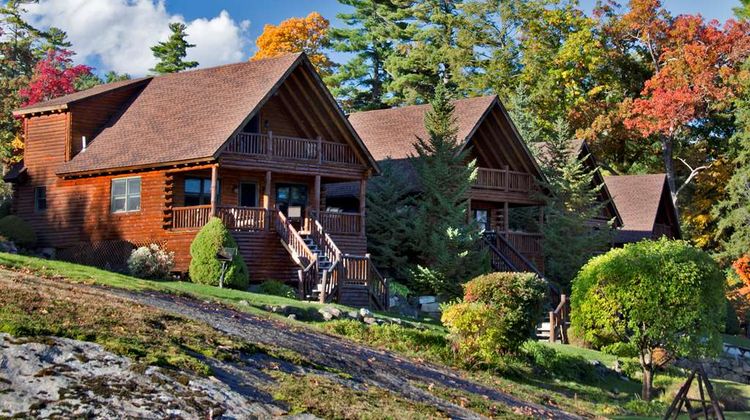 The Lodges at Cresthaven Exterior