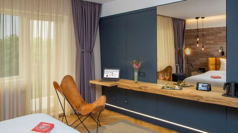 <b>Caro Hotel Room</b>. Images powered by <a href="https://iceportal.shijigroup.com/" title="IcePortal" target="_blank">IcePortal</a>.