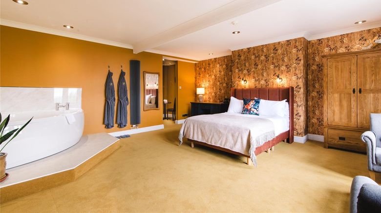 <b>Cricklade House, Sure Hotel Coll by BW Room</b>. Images powered by <a href="https://iceportal.shijigroup.com/" title="IcePortal" target="_blank">IcePortal</a>.