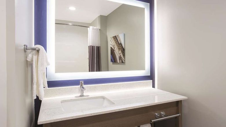<b>La Quinta Inn & Suites Buffalo–Amherst Room</b>. Images powered by <a href="https://iceportal.shijigroup.com/" title="IcePortal" target="_blank">IcePortal</a>.