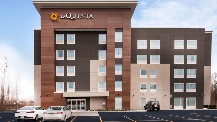 La Quinta Inn & Suites Buffalo–Amherst Exterior