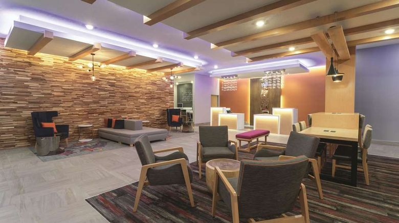 <b>La Quinta Inn & Suites South Jordan Lobby</b>. Images powered by <a href="https://iceportal.shijigroup.com/" title="IcePortal" target="_blank">IcePortal</a>.