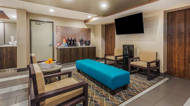 <b>La Quinta Inn & Stes Downtown Jamestown Lobby</b>. Images powered by <a href="https://iceportal.shijigroup.com/" title="IcePortal" target="_blank">IcePortal</a>.