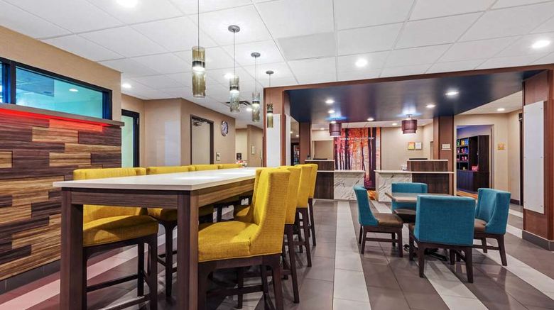 <b>La Quinta Inn & Stes Downtown Jamestown Lobby</b>. Images powered by <a href="https://iceportal.shijigroup.com/" title="IcePortal" target="_blank">IcePortal</a>.
