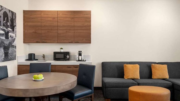 La Quinta Inn & Suites Downtown Suite