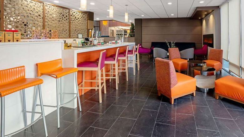<b>La Quinta Inn & Stes Seattle Federal Way Lobby</b>. Images powered by <a href="https://iceportal.shijigroup.com/" title="IcePortal" target="_blank">IcePortal</a>.