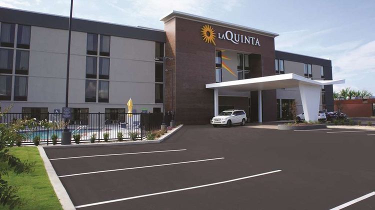 La Quinta Inn & Suites Columbus Exterior