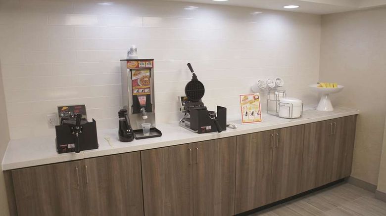 <b>La Quinta Inn & Suites Columbus Other</b>. Images powered by <a href="https://iceportal.shijigroup.com/" title="IcePortal" target="_blank">IcePortal</a>.