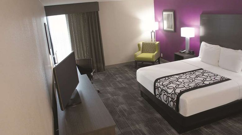 <b>La Quinta Inn & Suites Columbus Room</b>. Images powered by <a href="https://iceportal.shijigroup.com/" title="IcePortal" target="_blank">IcePortal</a>.