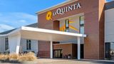 <b>La Quinta Inn & Suites Columbus Exterior</b>. Images powered by <a href="https://iceportal.shijigroup.com/" title="IcePortal" target="_blank">IcePortal</a>.
