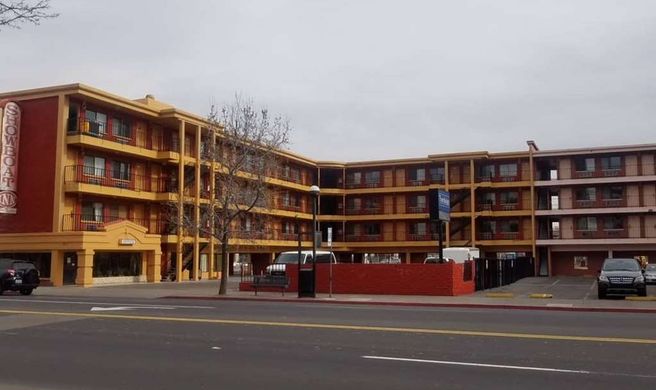 Howard Johnson by Wyndham Reno Exterior