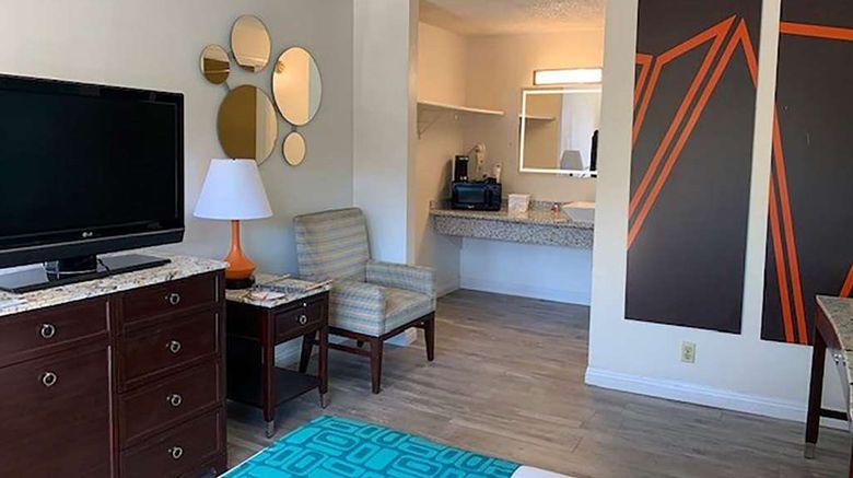 <b>Howard Johnson by Wyndham Reno Room</b>. Images powered by <a href="https://iceportal.shijigroup.com/" title="IcePortal" target="_blank">IcePortal</a>.