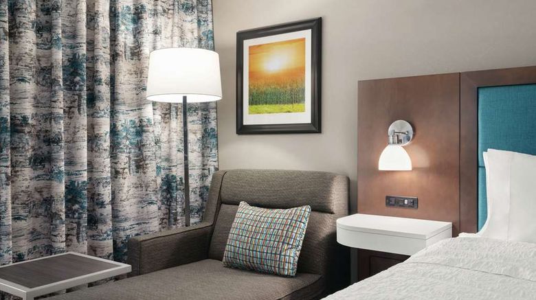 <b>Hampton Inn Champaign Southwest Room</b>. Images powered by <a href="https://iceportal.shijigroup.com/" title="IcePortal" target="_blank">IcePortal</a>.