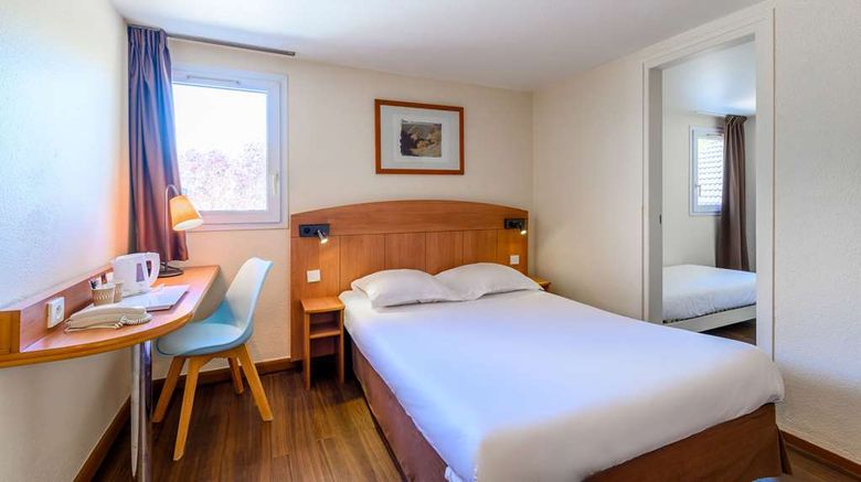 <b>Comfort Hotel Amiens Nord Room</b>. Images powered by <a href="https://iceportal.shijigroup.com/" title="IcePortal" target="_blank">IcePortal</a>.
