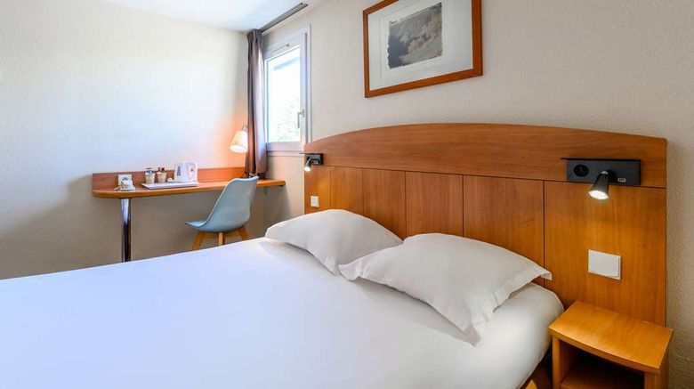 <b>Comfort Hotel Amiens Nord Room</b>. Images powered by <a href="https://iceportal.shijigroup.com/" title="IcePortal" target="_blank">IcePortal</a>.