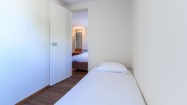 <b>Comfort Hotel Amiens Nord Room</b>. Images powered by <a href="https://iceportal.shijigroup.com/" title="IcePortal" target="_blank">IcePortal</a>.