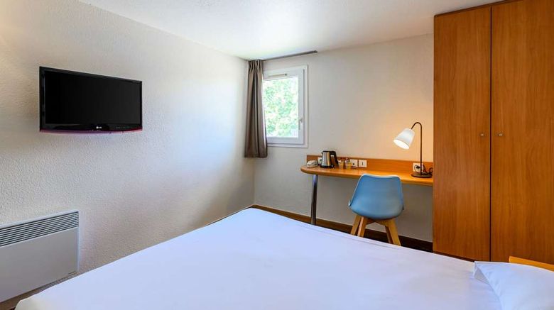 <b>Comfort Hotel Amiens Nord Room</b>. Images powered by <a href="https://iceportal.shijigroup.com/" title="IcePortal" target="_blank">IcePortal</a>.