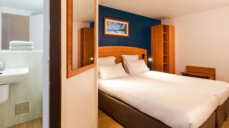 <b>Comfort Hotel Evreux Room</b>. Images powered by <a href="https://iceportal.shijigroup.com/" title="IcePortal" target="_blank">IcePortal</a>.