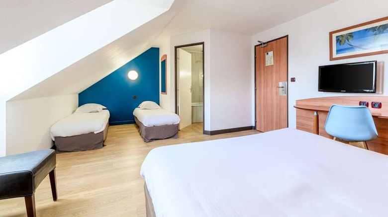 <b>Comfort Hotel Evreux Room</b>. Images powered by <a href="https://iceportal.shijigroup.com/" title="IcePortal" target="_blank">IcePortal</a>.