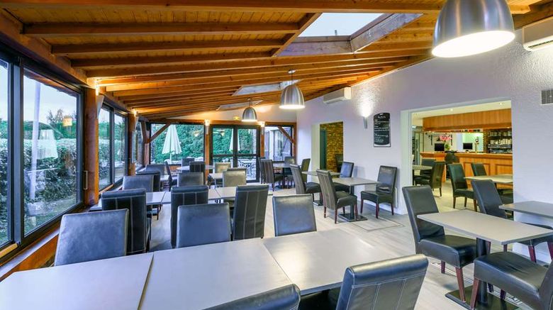 <b>Comfort Hotel Evreux Restaurant</b>. Images powered by <a href="https://iceportal.shijigroup.com/" title="IcePortal" target="_blank">IcePortal</a>.