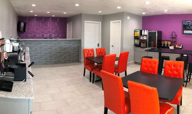 Super 8 by Wyndham Sonora Lobby