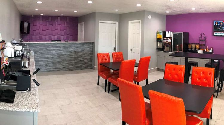 Super 8 by Wyndham Sonora Lobby