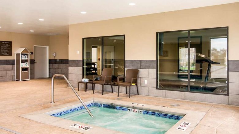<b>Comfort Suites Liberal North Pool</b>. Images powered by <a href="https://iceportal.shijigroup.com/" title="IcePortal" target="_blank">IcePortal</a>.