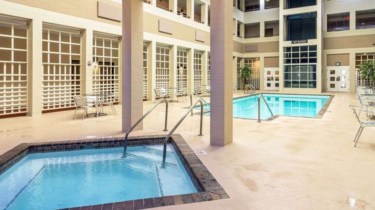 Quality Inn & Suites Pool