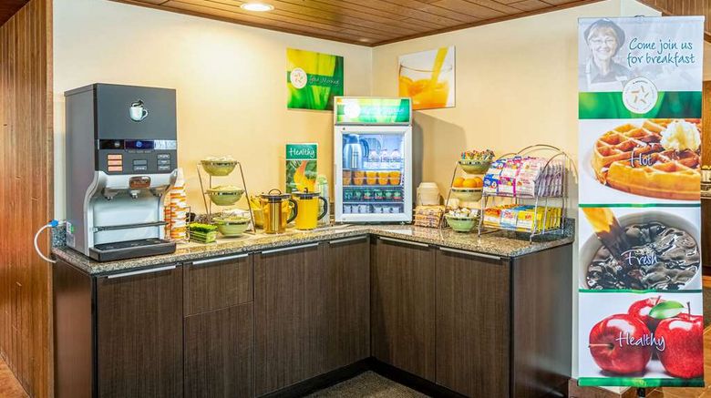 <b>Quality Inn & Suites Restaurant</b>. Images powered by <a href="https://iceportal.shijigroup.com/" title="IcePortal" target="_blank">IcePortal</a>.