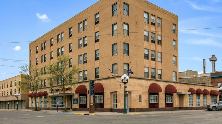 <b>Quality Inn & Suites Exterior</b>. Images powered by <a href="https://iceportal.shijigroup.com/" title="IcePortal" target="_blank">IcePortal</a>.