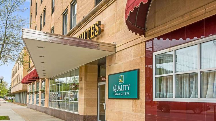 Quality Inn & Suites Exterior