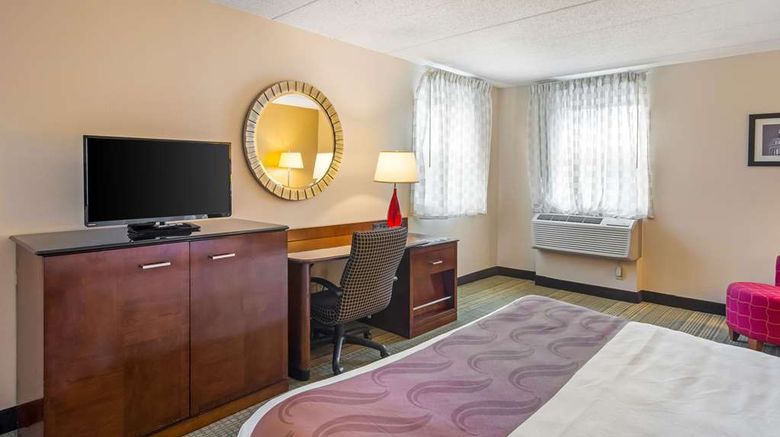 <b>Quality Inn & Suites Room</b>. Images powered by <a href="https://iceportal.shijigroup.com/" title="IcePortal" target="_blank">IcePortal</a>.