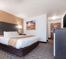 Quality Inn & Suites McCook Room